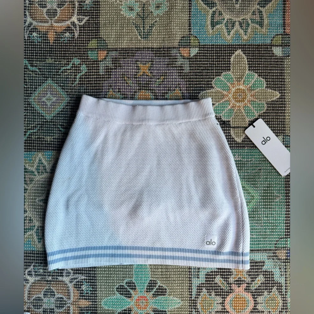 NWT ALO Yoga Women's White and Crystal Blue Tennis Club Skirt